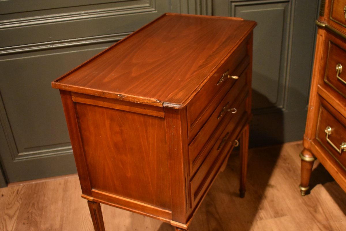 Small Cherry Wood Dresser-photo-4