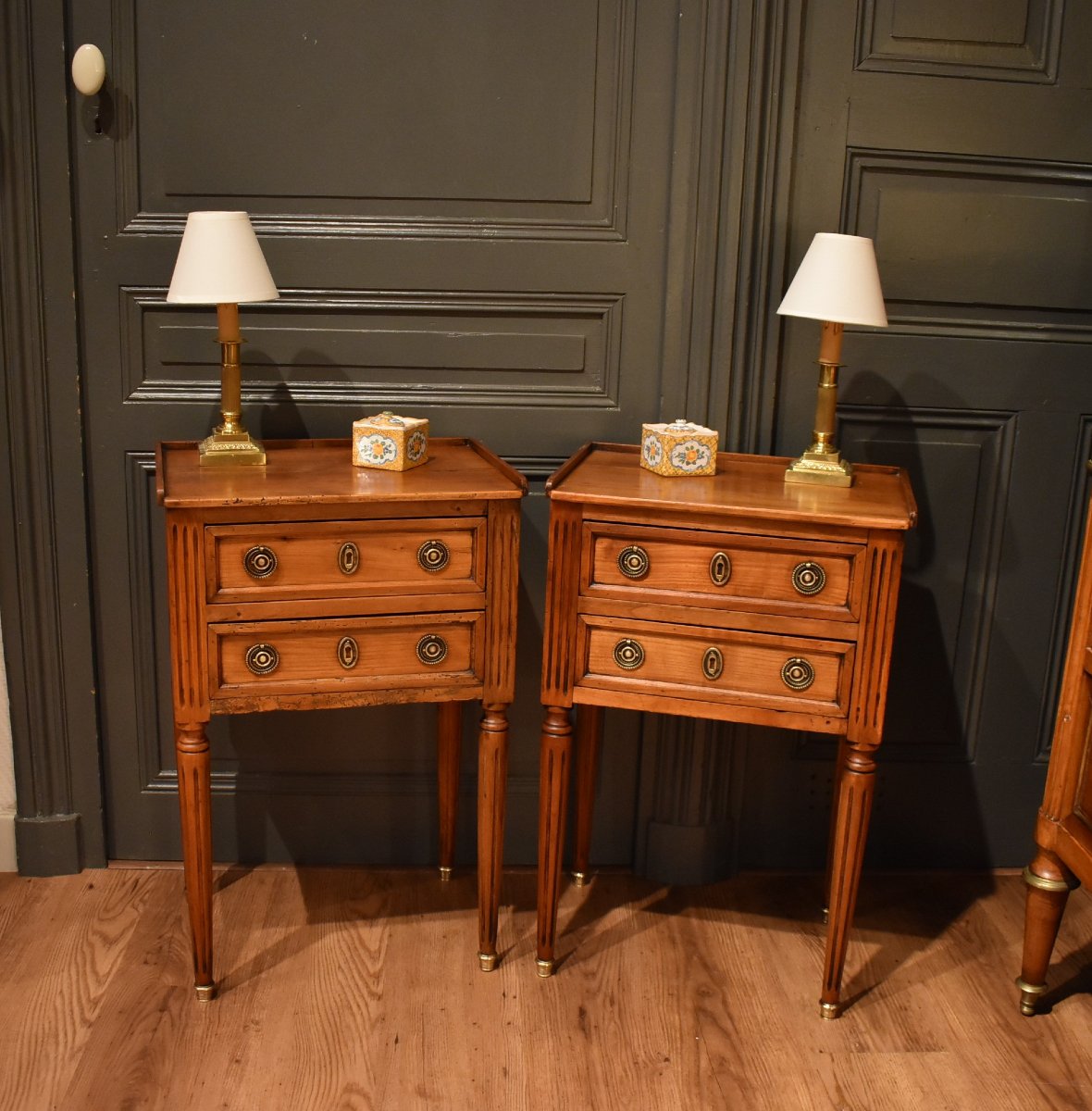 Paire de chevets de style Louis XVI