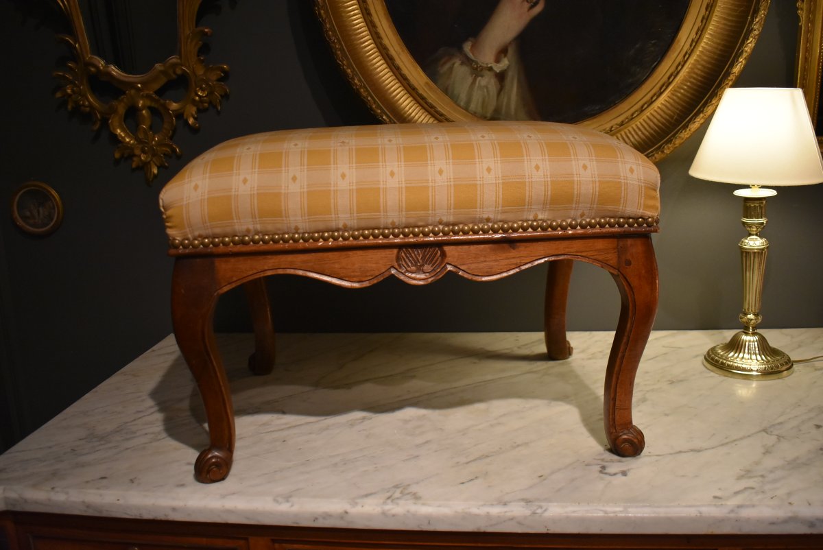 Tabouret en  noyer Louis XV, 18 ième