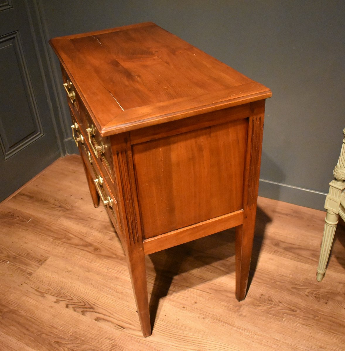Small Louis XVI-style Chest Of Drawers With A Hopping Top-photo-3