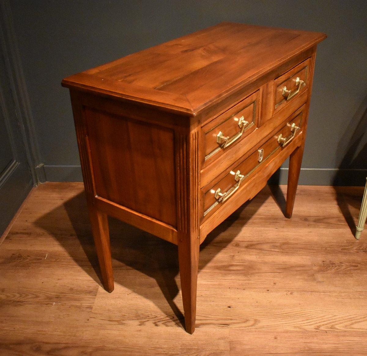 Small Louis XVI-style Chest Of Drawers With A Hopping Top-photo-4