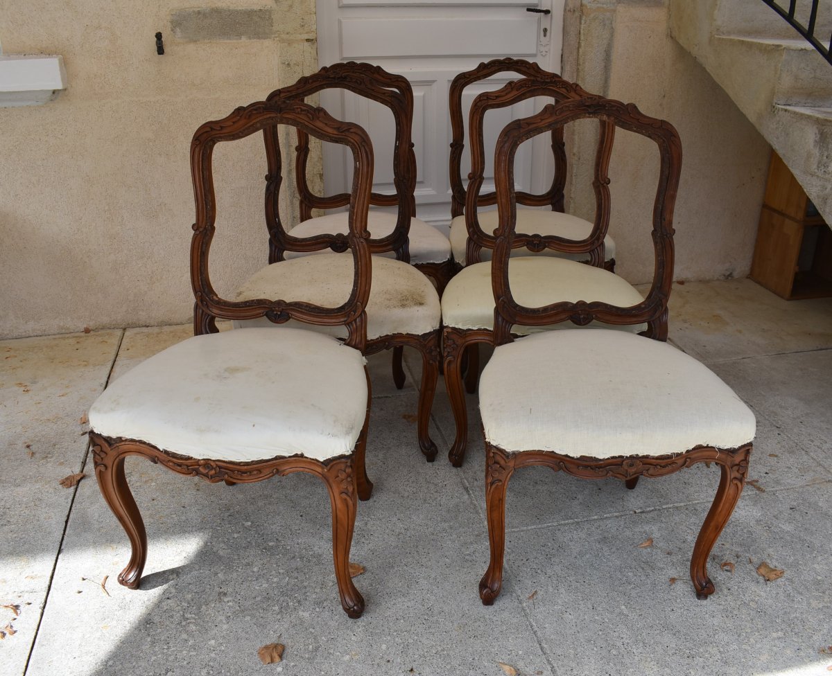 Suite de six chaises de style Louis XV