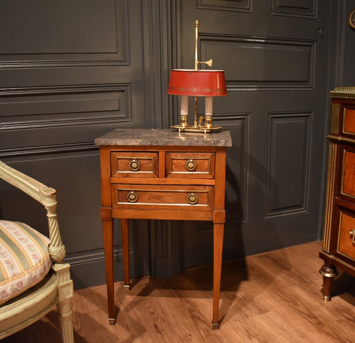Chevet de style Louis XVI en noyer