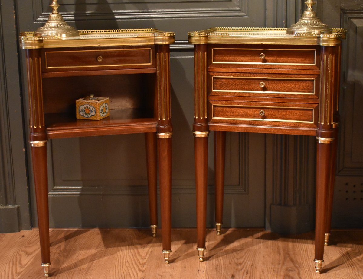 Paire de chevets de style Louis XVI