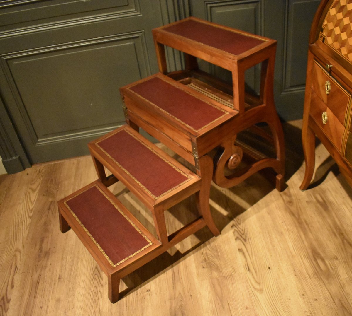Escabeau de bibliothèque  transformable en fauteuil