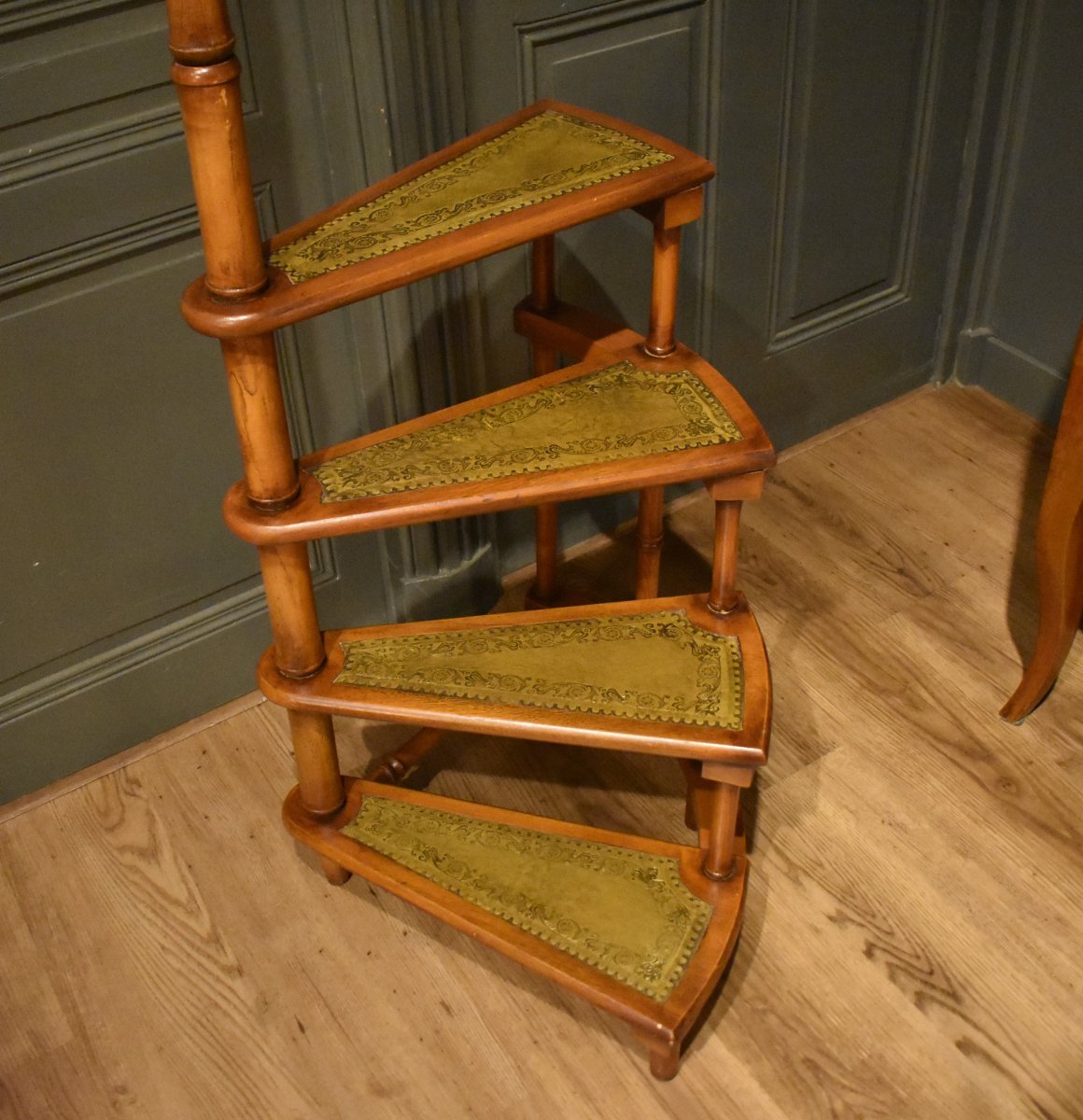 Large Library Step Stool-photo-2