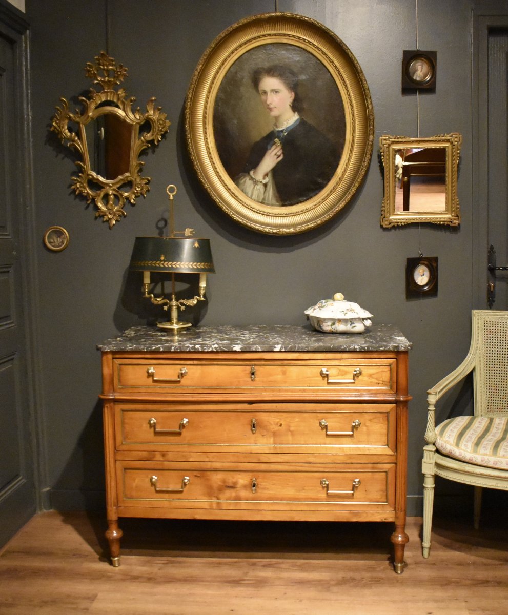 Commode de style Louis XVI