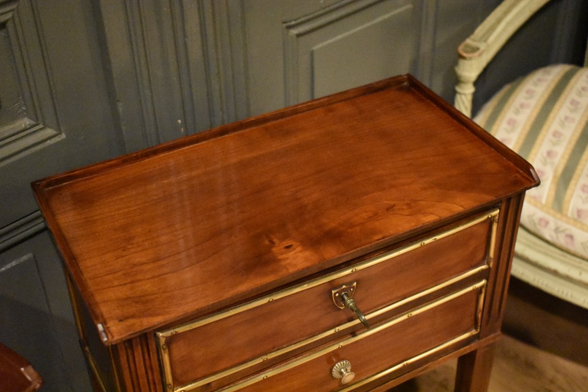 Two Louis XVI-style Nightstands-photo-1