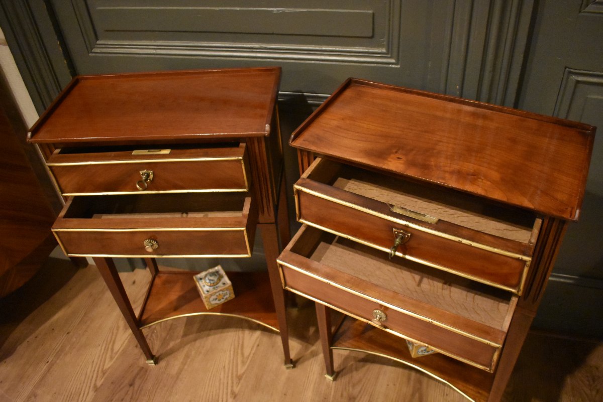 Two Louis XVI-style Nightstands-photo-3