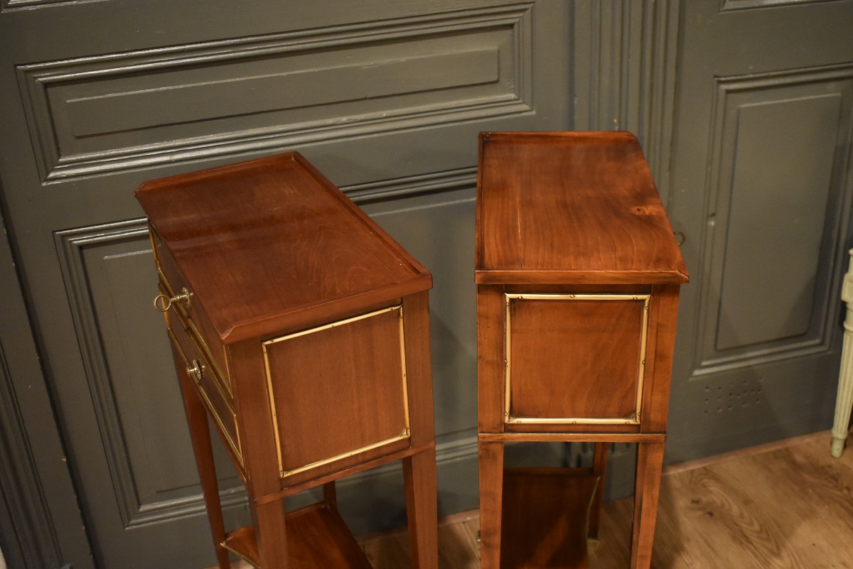 Two Louis XVI-style Nightstands-photo-7