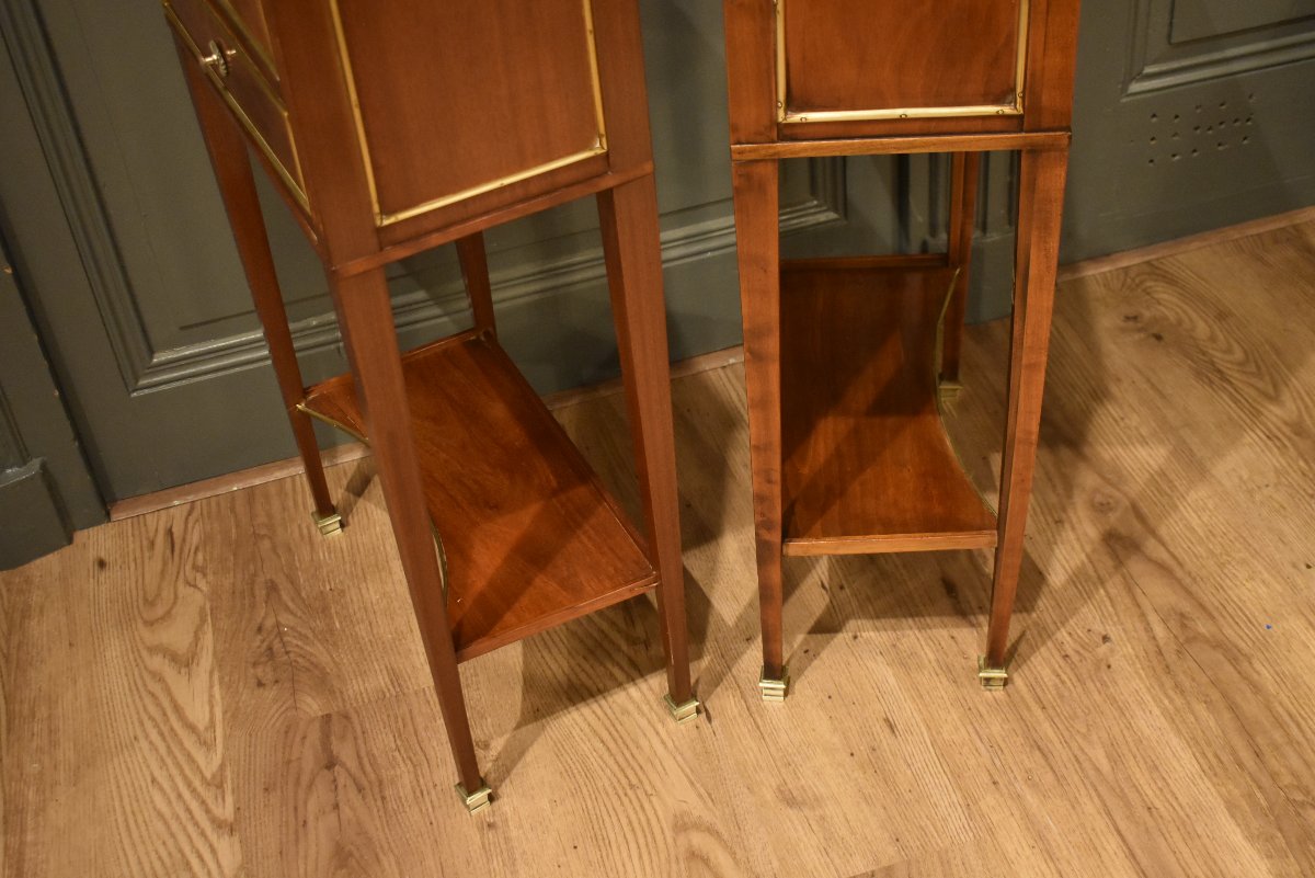 Two Louis XVI-style Nightstands-photo-8