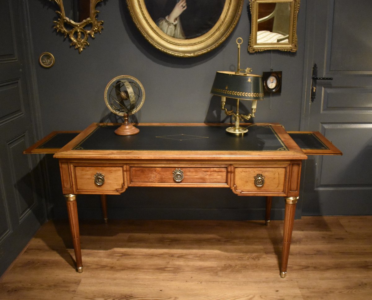 Flat-topped Louis XVI-style Desk