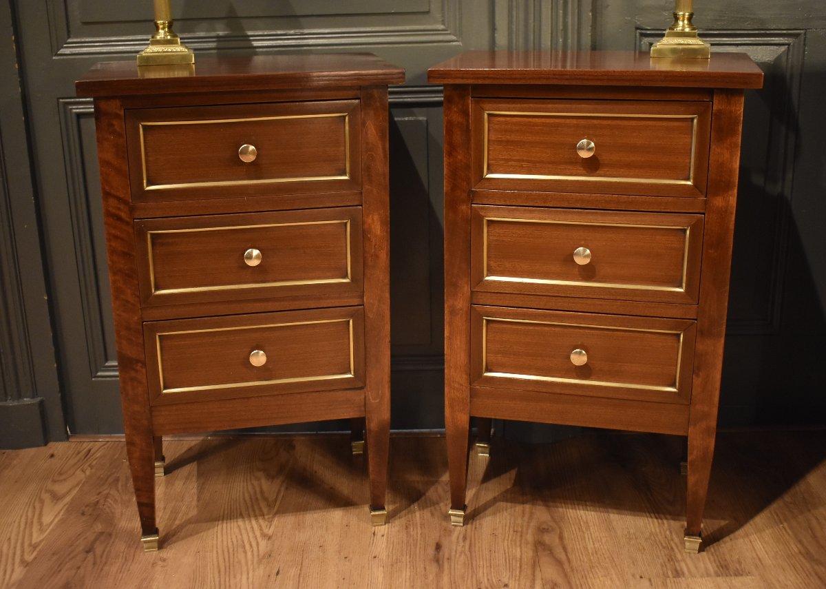 Pair Of Mahogany Nightstands-photo-2