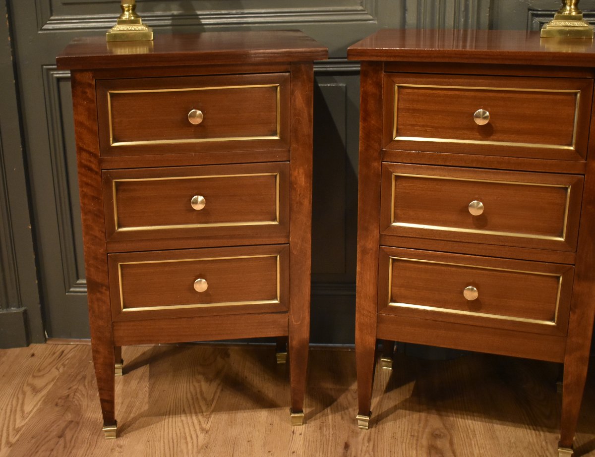 Pair Of Mahogany Nightstands-photo-4