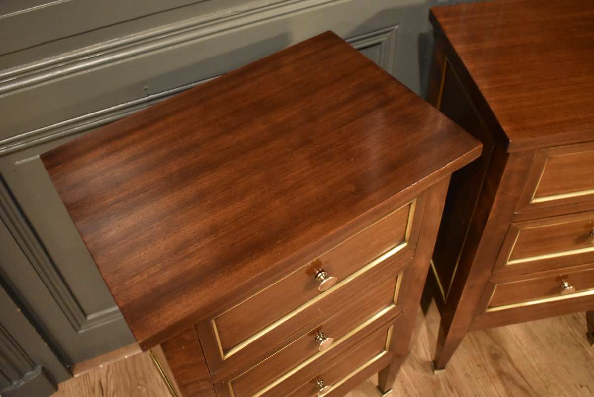 Pair Of Mahogany Nightstands-photo-2
