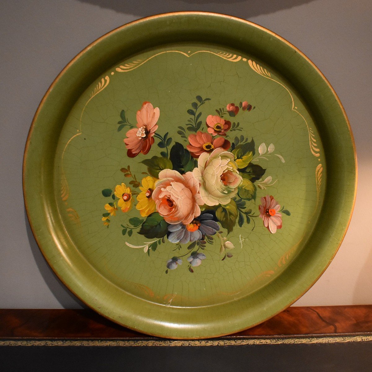 Round Tray In Painted Sheet Metal-photo-2