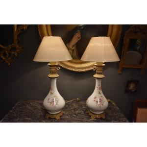 Paire de lampes en porcelaine et bronze