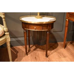 Petite table basse de style Louis XVI