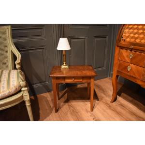 Petite table d'appoint en noyer