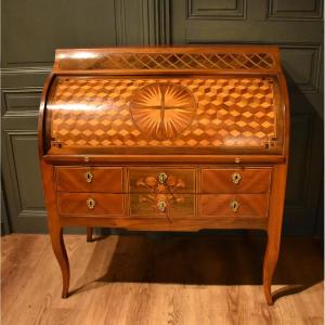 Cylinder Desk In Walnut And Marquetry