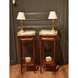 Paire de petits chevets de style Louis XVI