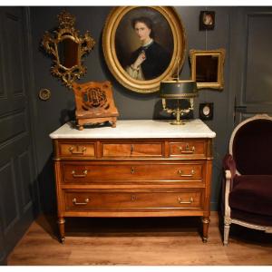 Commode de style Louis XVI en noyer