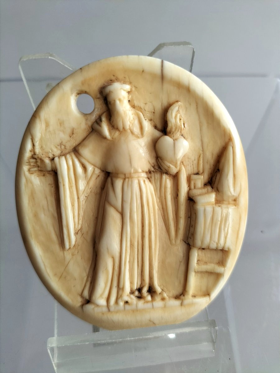 17th-century Baroque Ivory Double-sided Medallion Pendant -photo-2
