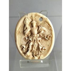 Médaillon pendentif double face Ivoire Baroque XVII ème siècle 