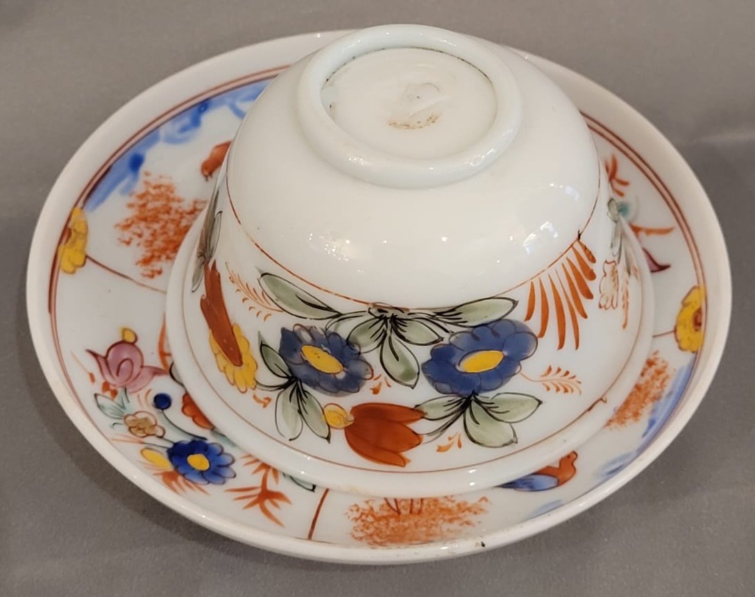Tasse à Sorbet En Opaline à décor de  fleurs et de perroquets d'époque XVIIIeme -photo-1