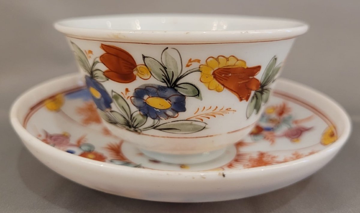 Tasse à Sorbet En Opaline à décor de  fleurs et de perroquets d'époque XVIIIeme 