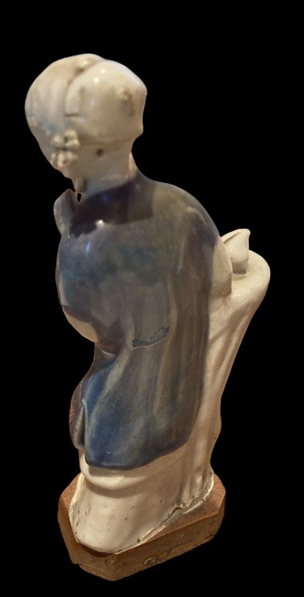 Enameled Porcelain Statuette, China, Eighteenth-photo-3