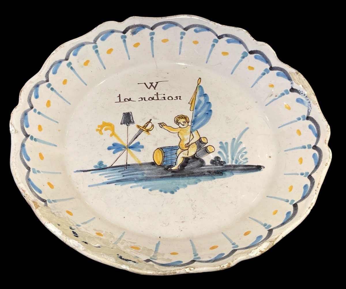 Assiette En Faïence De Nevers, XVIIIe