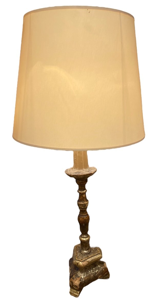 Lampe en bois doré  patiné époque XVIIIe