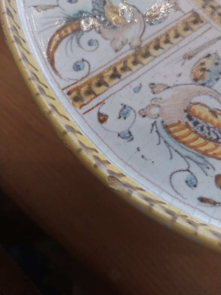 Deruta, Italy, 17th Century Earthenware Cup.-photo-5