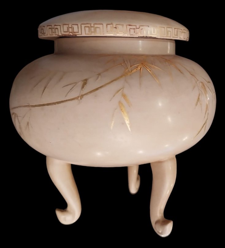 Thanh Ley, Lacquered Tripod Box, Vietnam, 20th Century