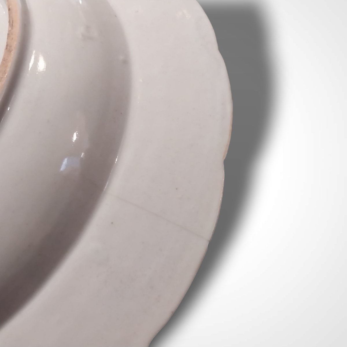 Compagnie des Indes, Paire d'Assiettes en Porcelaine, &eacute;poque XVIIIe-photo-3