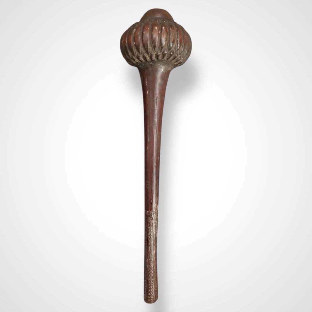 Massue de jet “ula” sculptée en bois, Océanie, XIXe