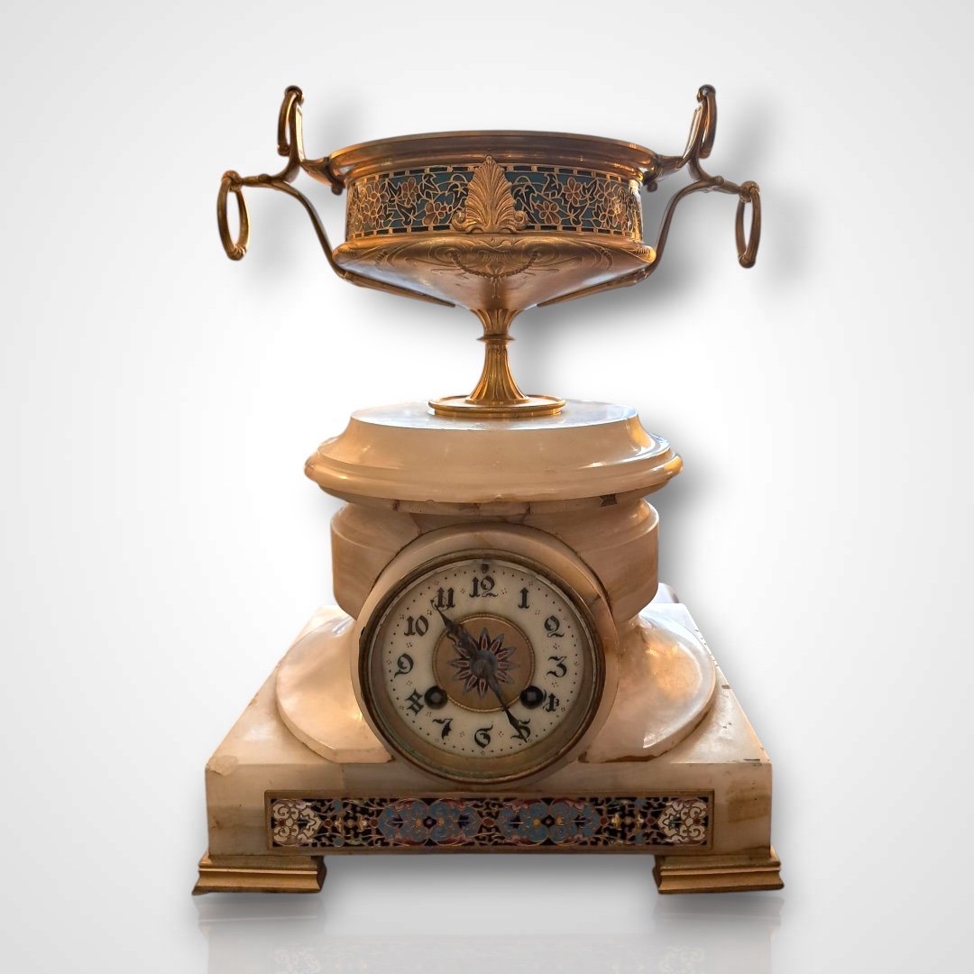 Ferdinand Barbedienne, Pendule en bronze émaillé et onyx, XIXe