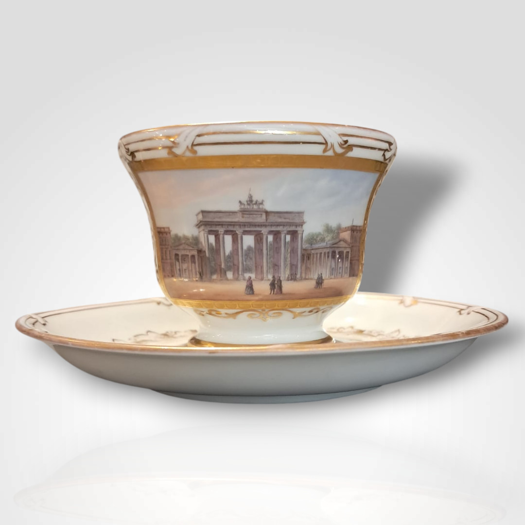 Tasse et sous-tasse en porcelaine de Berlin KPM, XIXe