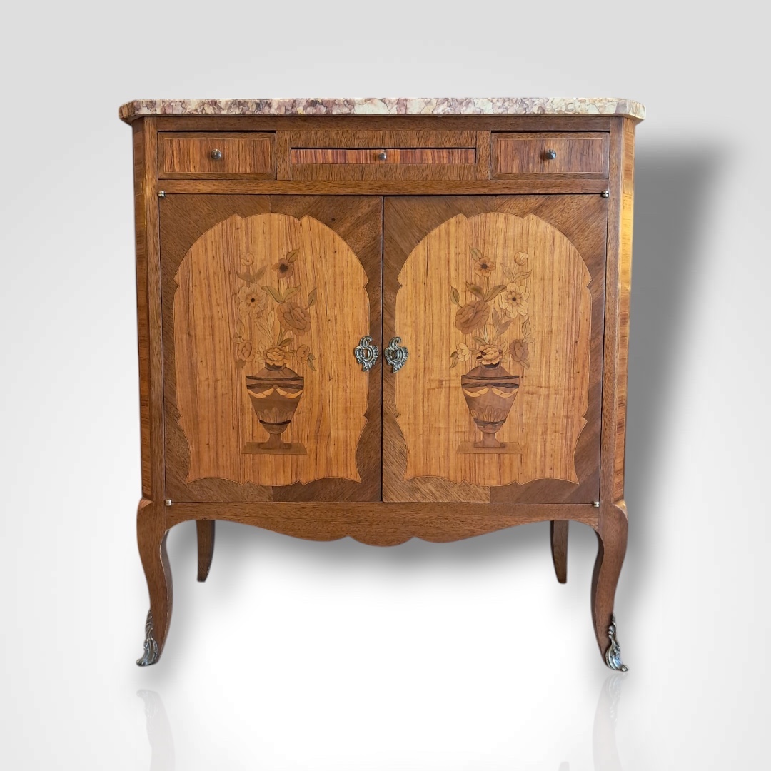 Buffet en bois de rose et marqueterie XIXe