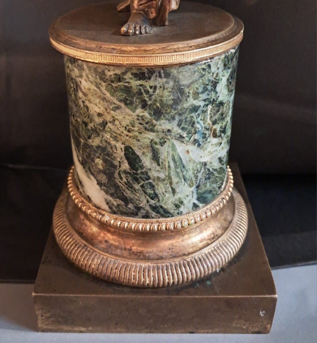 Paire de bougeoirs en bronze dits “aux Romains”, début XIXe-photo-4
