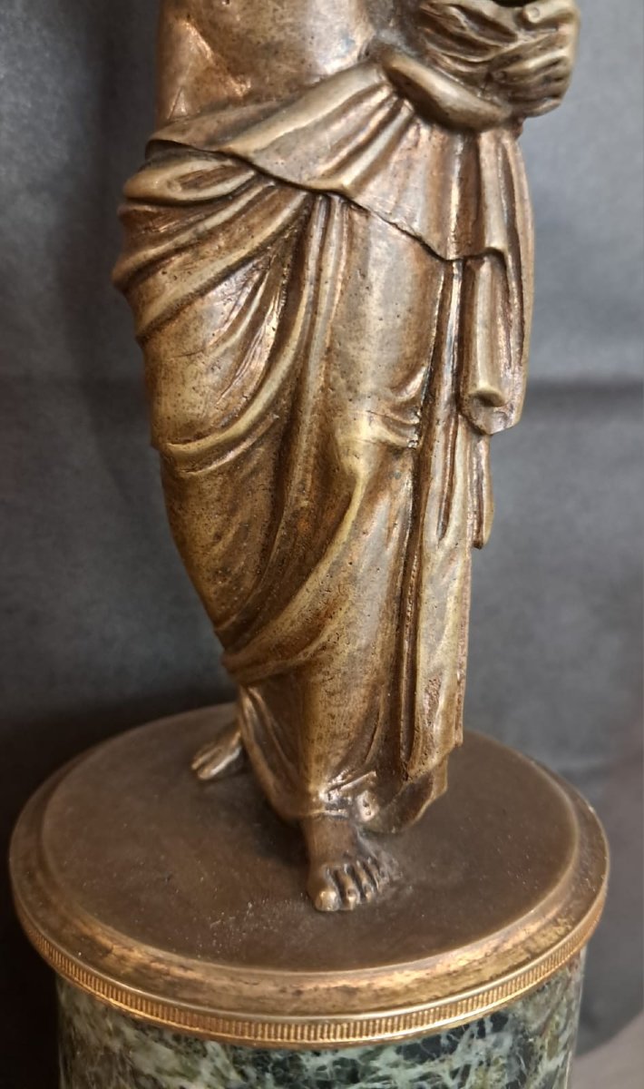 Paire de bougeoirs en bronze dits “aux Romains”, début XIXe-photo-5