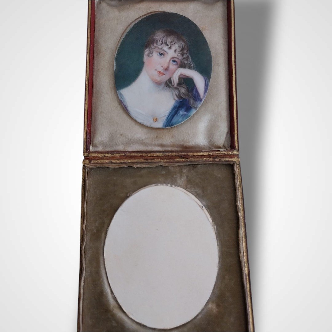 Miniature Of A Woman In Her Red Leather Case, 19th Century-photo-2