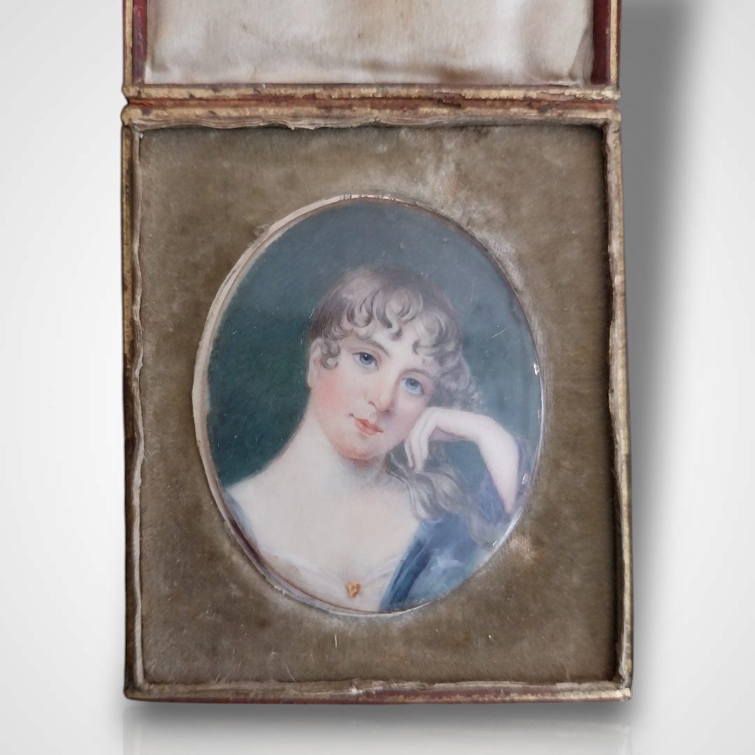 Miniature Of A Woman In Her Red Leather Case, 19th Century-photo-3