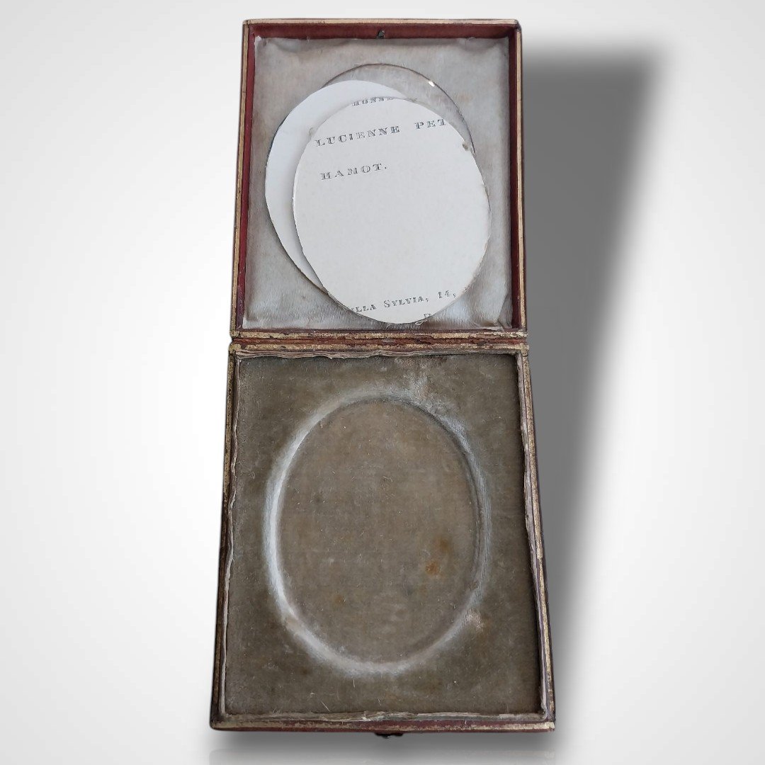 Miniature Of A Woman In Her Red Leather Case, 19th Century-photo-4