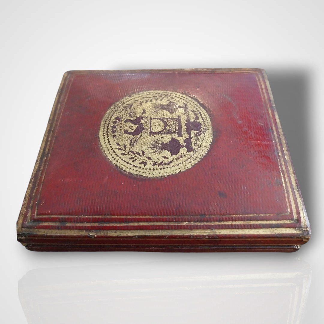 Miniature Of A Woman In Her Red Leather Case, 19th Century-photo-8
