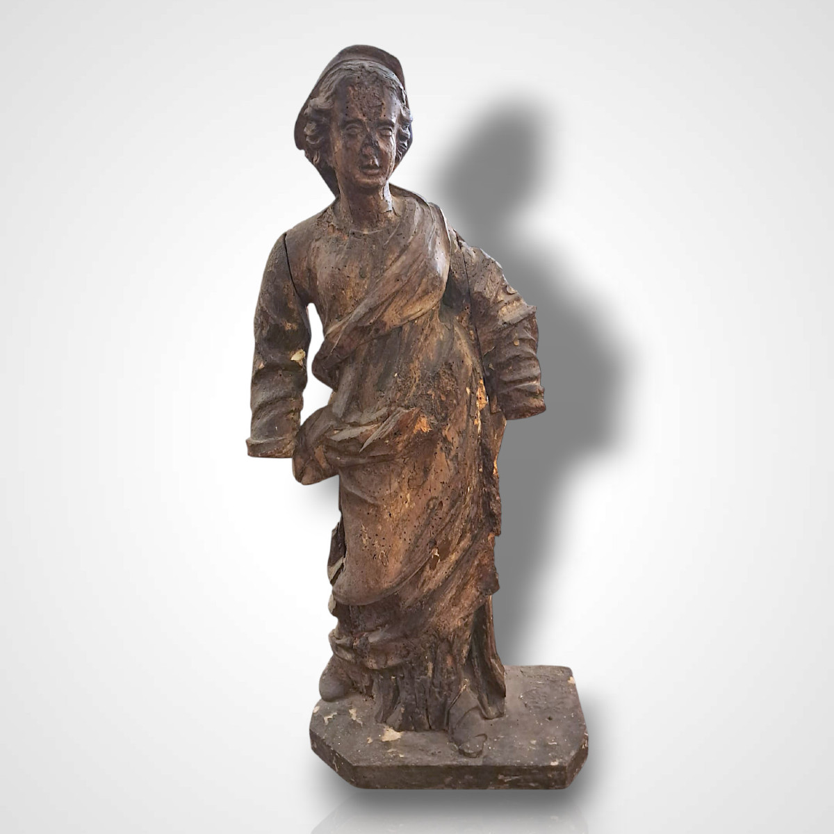 Sculpture en bois représentant la Vierge, XVIIe