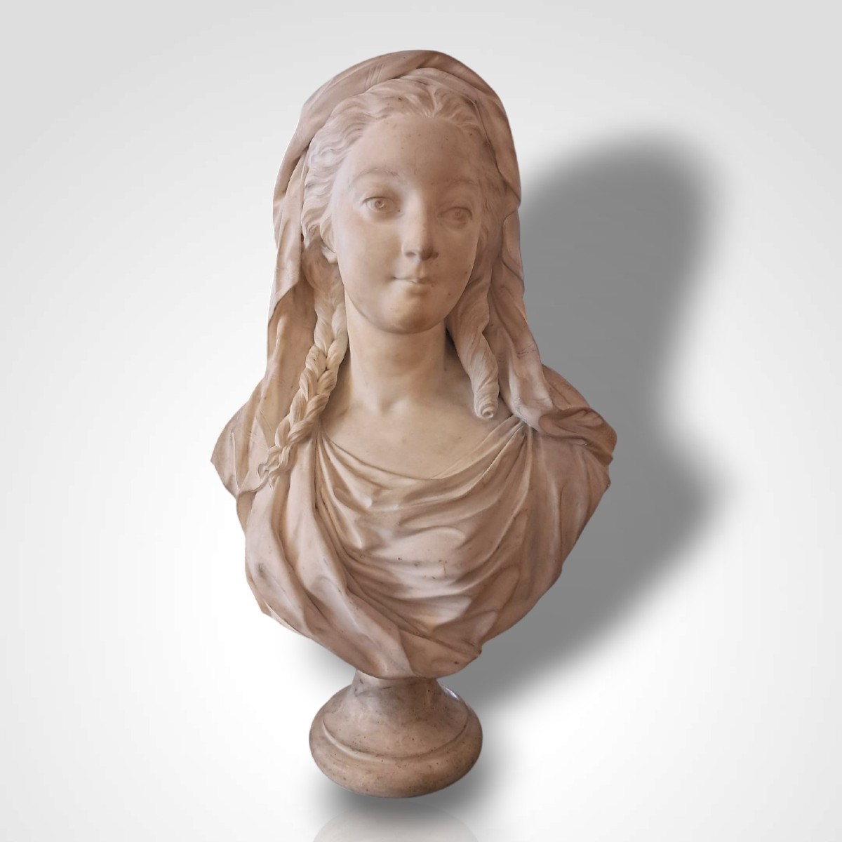 Buste de jeune femme en marbre, début XIXe