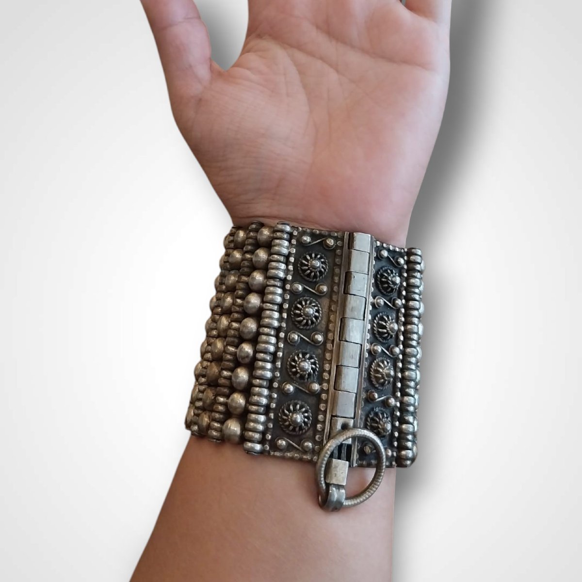 Silver Cuff, 20th Century-photo-1