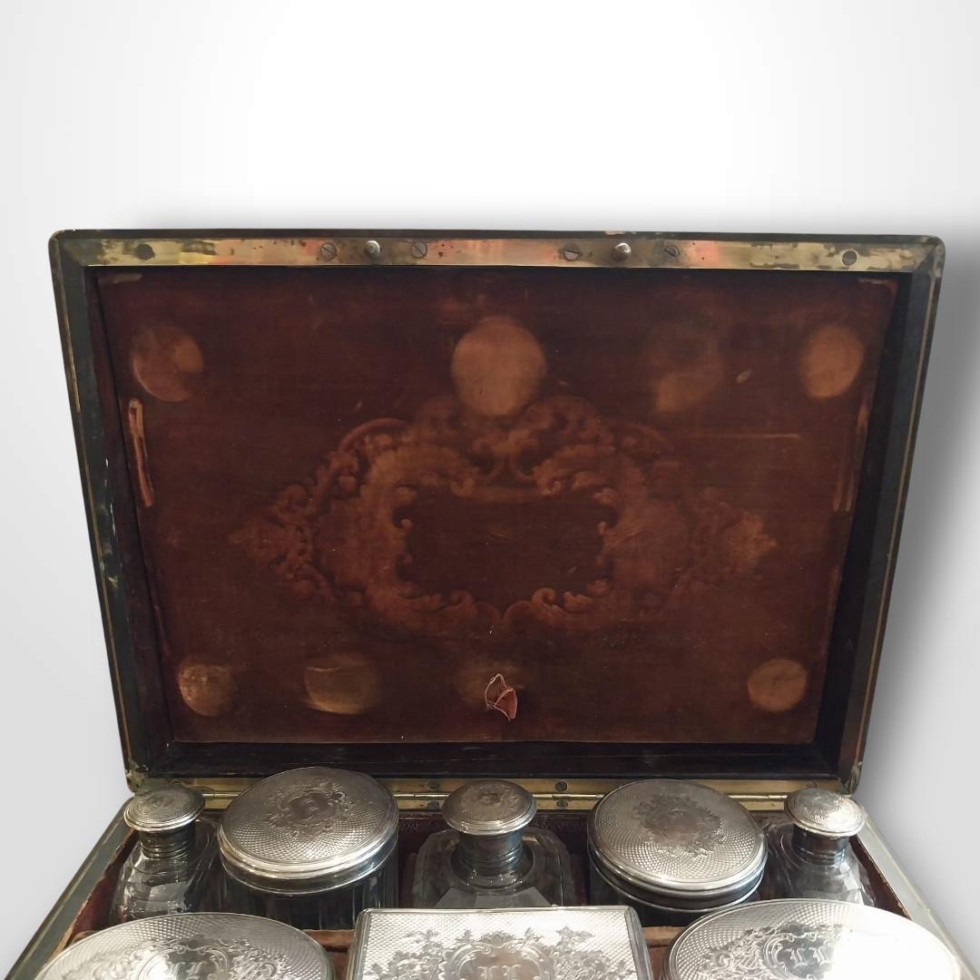 Maison Tahan vers 1849-1866, coffret de voyage en marqueterie Boulle époque Napoléon III-photo-4